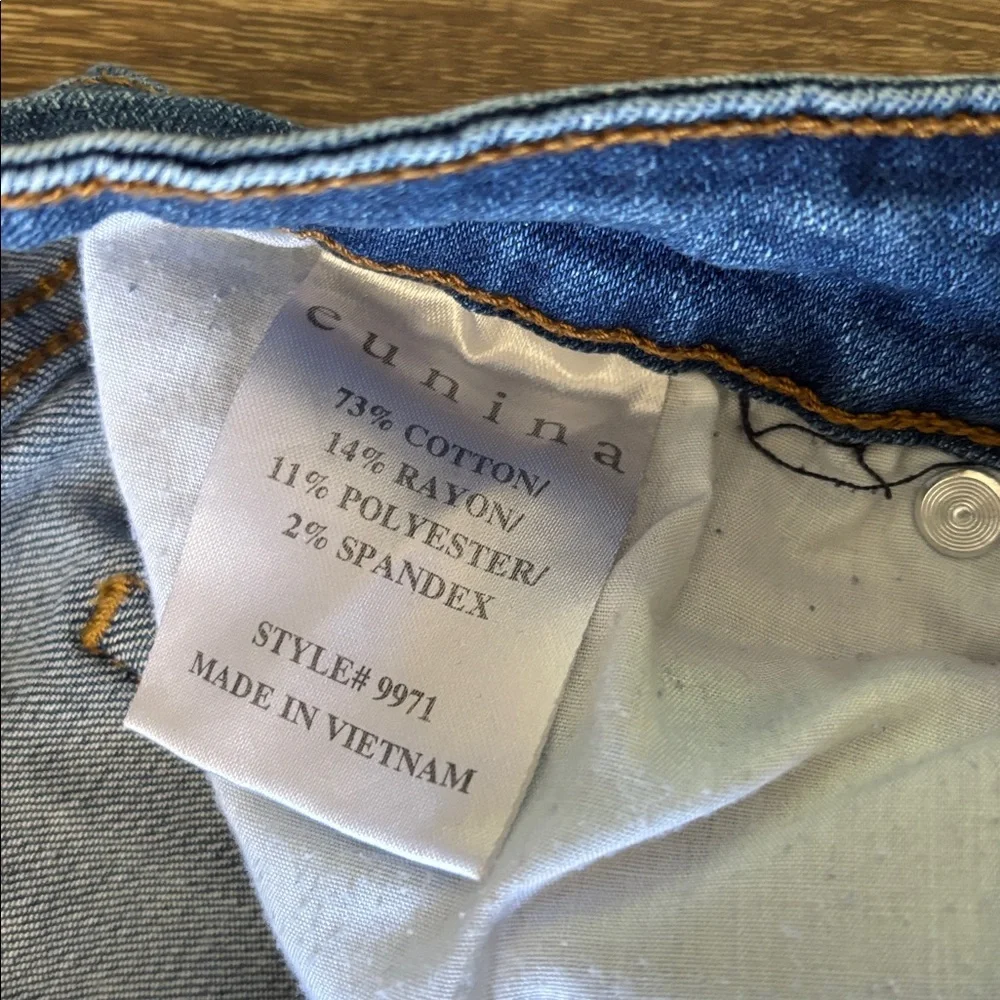Eunina Distressed Kitty Lowrise skinny crop - Picture 3 of 5